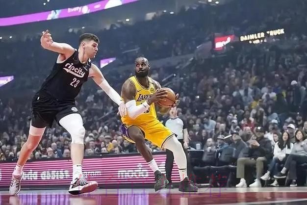 单节22罚！开拓者罚球创纪录打花湖人，詹姆斯父子同场只剩尴尬